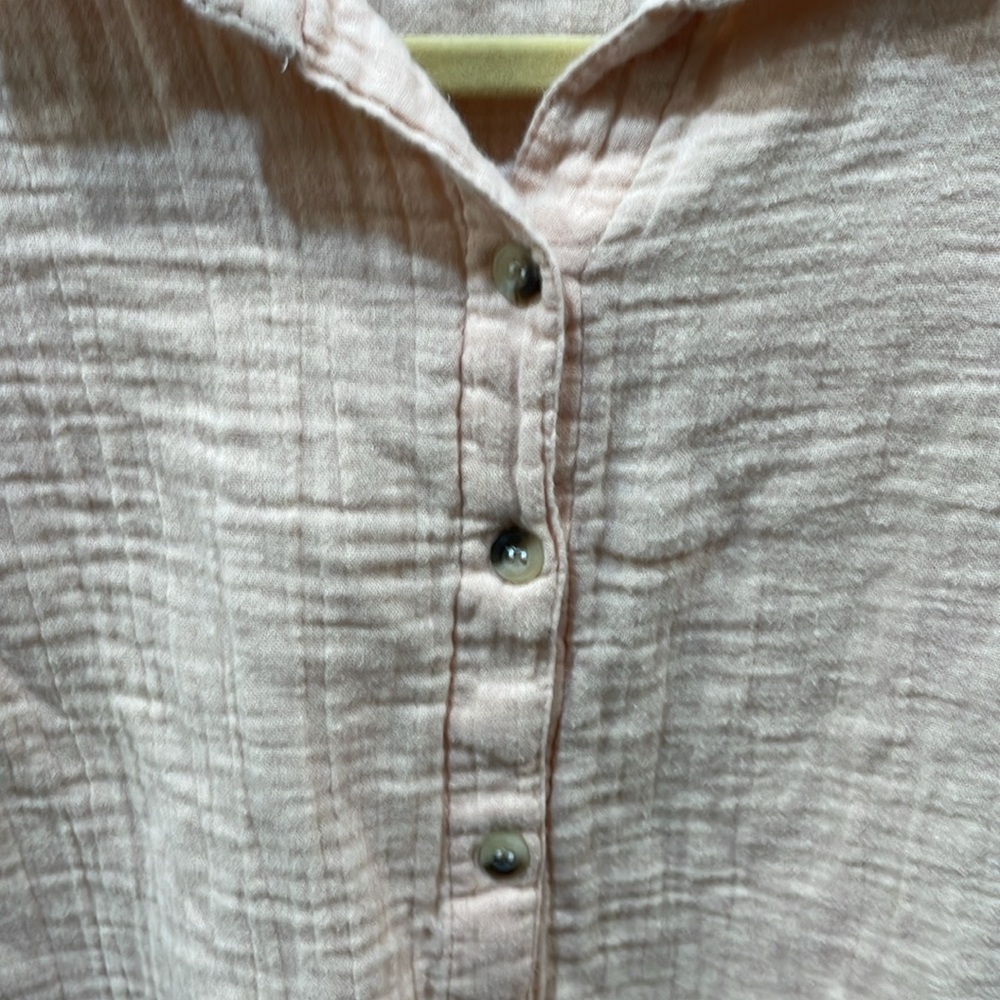 Ladies size small button down top - Picture 4 of 4